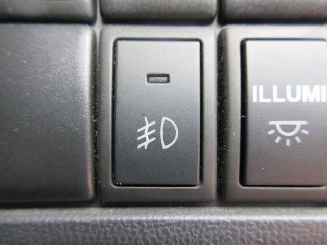 悪天候時こそ使いたいフォグライトも装備されています！