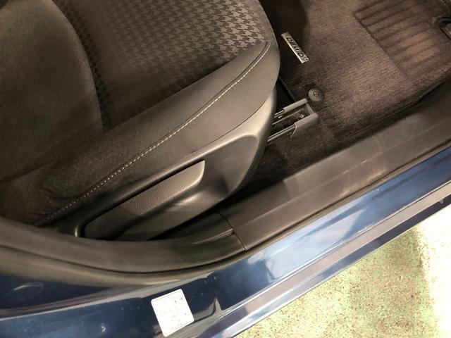 痛みの出やすい運転席シートの角、フロアマット、座面、ともに良好です