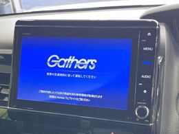 【純正ナビ】人気の純正ナビを装備しております。ナビの使いやすさはもちろん、オーディオ機能も充実！キャンプや旅行はもちろん、通勤や買い物など普段のドライブも楽しくなるはず♪