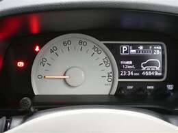 各操作スイッチは使いやすい位置に配置され、とっても見やすいメーターです。夜間時はラグジュアリーな気分にさせてくれる照明が魅力ですので、夜のドライブも楽しみになりますよ♪