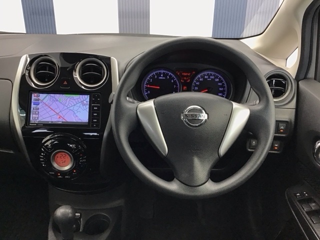 運転しやすいインパネ周りです！見やすいレイアウトで快適なドライブをサポートします！