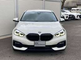 フロントマスクのキドニーグリルはどこからみてもBMWとわかるスタイルです