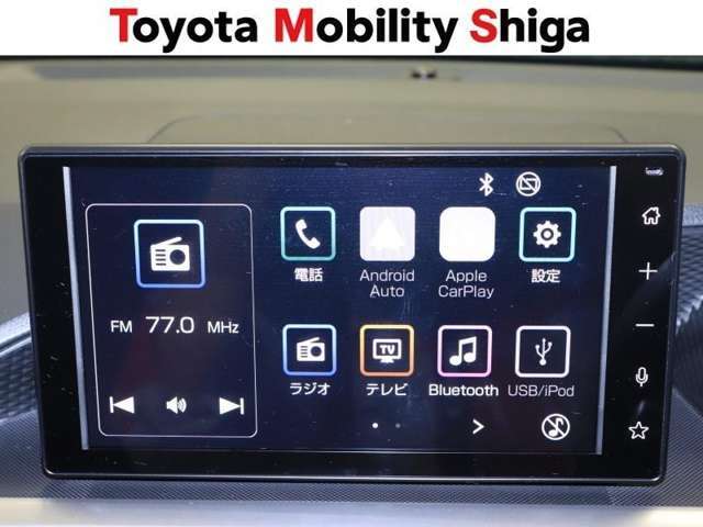 インパネ中央部にオ-ディオ機能とスマホ連携機能を搭載したディスプレイオ-ディオを装備しています。TV(フルセグ)機能を搭載。（CD・DVDデッキは装備しておりませんのでご注意ください）