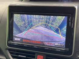 【バックカメラ】駐車時に後方がリアルタイム映像で確認できます。大型商業施設や立体駐車場での駐車時や、夜間のバック時に大活躍！運転スキルに関わらず、今や必須となった装備のひとつです！