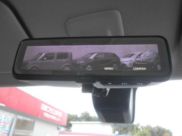 車両後部より後方が映るインテリジェントルームミラー