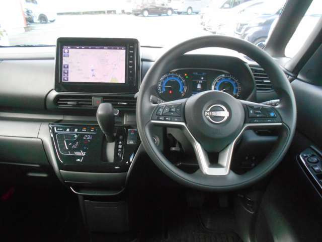 大きなナビ、長距離運転、疲れにくい運転席でルークスの快適ドライブ