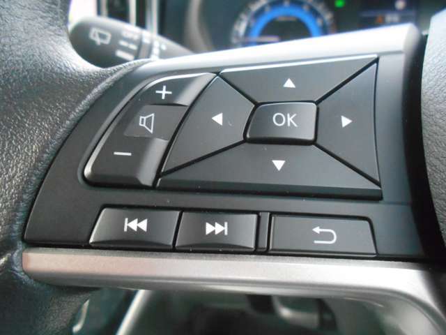 ステアリングスイッチで、ハンドルから手を離さずにボリューム調整やオーディオ操作などが可能です！