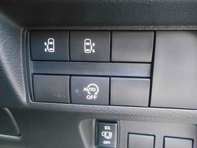 両側オートスライドドア装備