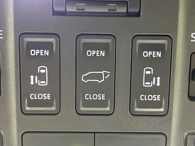 【パワーバックドア】スマートキーや運転席のボタンを押すだけでリアゲートが自動で開閉します！荷物を持っている時や、高い位置にあるバックドアを閉める際に便利な機能です♪