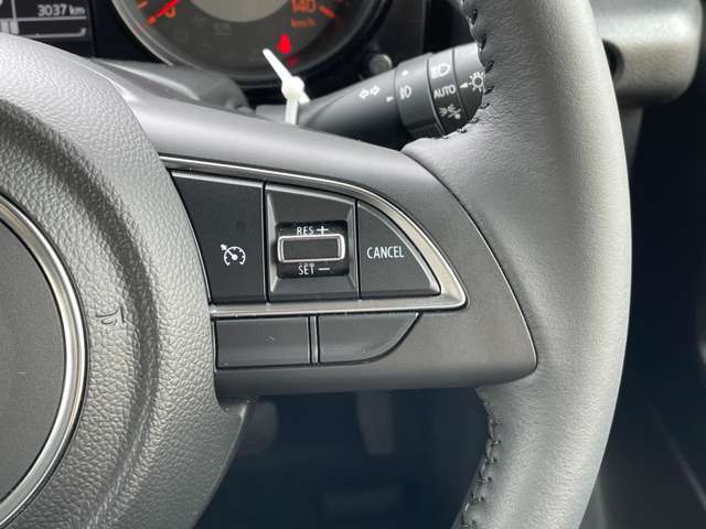 ◆【クルーズコントロール】高速道路や自動車専用道路を走行中にドライバーが設定した速度で、アクセルペダルを踏まなくても、一定の車速で走行してくれます！