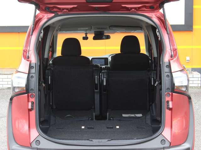3列目は格納可能☆広々荷室でご家族で旅行に・仲間でゴルフにと幅広く楽しめます！