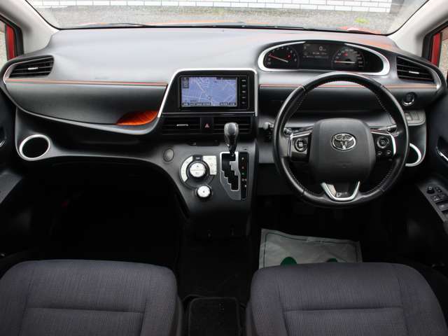 スッキリとしたシエンタらしいデザインのダッシュ回り！フロントビューの視認性もよく運転しやすいと思います★