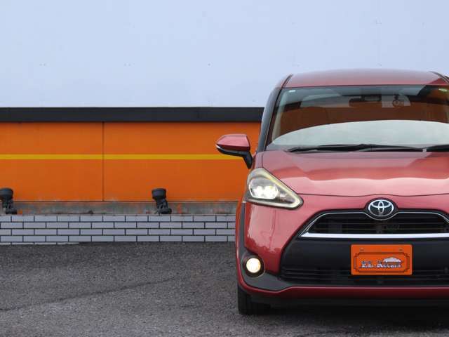 夜道も安心のHIDヘッドライトを装備！フォグももちろん標準装備ですので安心してお乗りいただけます！