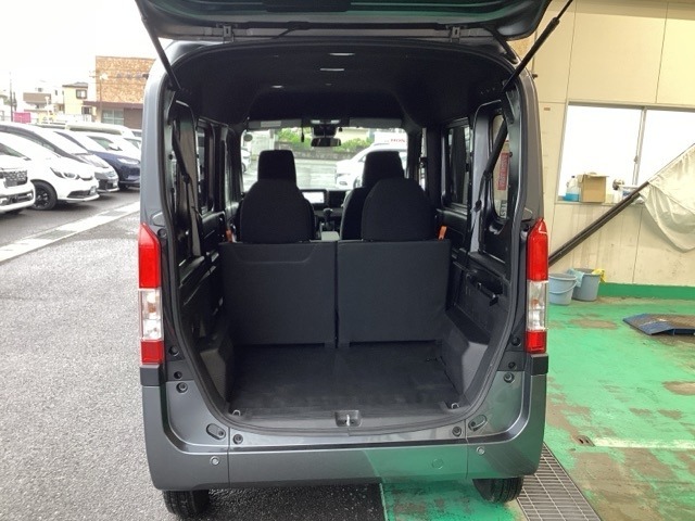 4人乗車時の荷台スペースです。