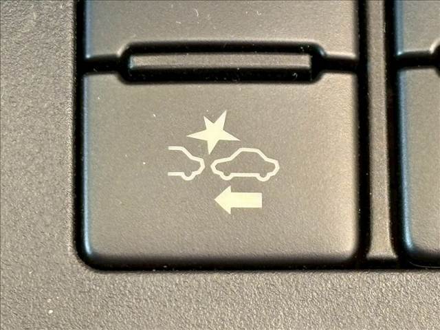 【衝突軽減ブレーキ（PCS）】万が一のときにレーダーやセンサーなどが前方障害物や車両などを検知し、衝突の可能性がある際に緊急ブレーキをかける機能です。
