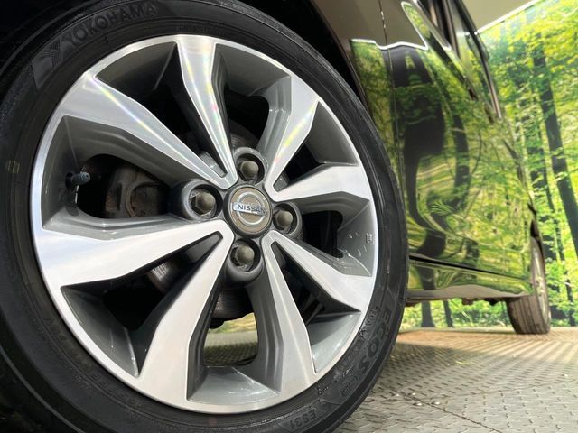 【純正15インチアルミホイール】外観にマッチした純正アルミホイールを装着しております。各種社外アルミホイールや、スタッドレスタイヤも取扱いしております。是非ご相談ください♪