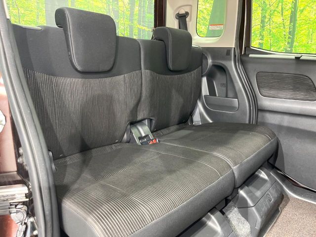 後部座席も気になるようなキズ・汚れやへたり等、大きなダメージはなく、良好な状態です。