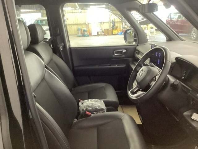 シートはフィット性も良く、楽な運転姿勢を保てます。