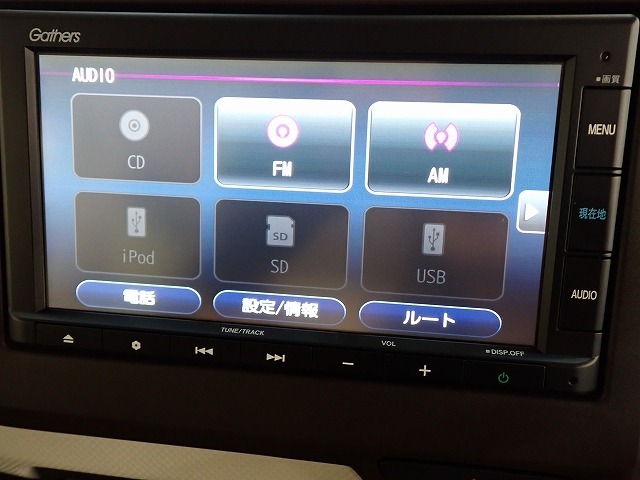 ホンダ純正ナビなのでダッシュボードにスッキリと収まっています。土地勘の無い所でも道に迷わず安心ですね！。AVも色々視聴でるのでドライブも楽しくなりますよ！