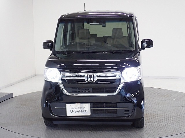 HIDより明るいLEDヘッドライト が装備されています。より明るく！省電力！で、夜間走行時や雨の日に明るく安全に前方を照らすことが出来ます。