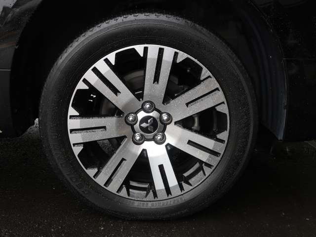 純正アルミホイール　タイヤサイズは225/55R18 インチ