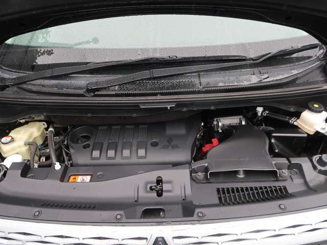 2200CCのディーゼルエンジン　コモンレール式DI-Dクリーンディーゼルエンジン　ターボ付き