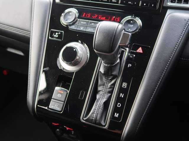 8速オートマ　電動パーキングブレーキ＆オートホールド機能付き