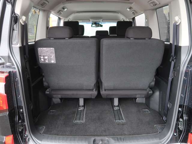 荷室　シートアレンジで荷室を広く使えます