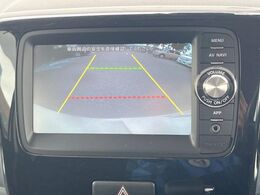【バックカメラ】駐車時に後方がリアルタイム映像で確認できます。大型商業施設や立体駐車場での駐車時や、夜間のバック時に大活躍！運転スキルに関わらず、今や必須となった装備のひとつです！