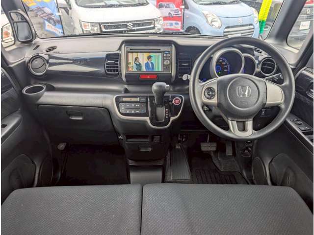 ゆったりとした室内空間で快適にお乗りになられます！また内装に関してもスタッフが綺麗に仕上げご納車させて頂きます！