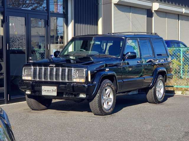 正規ディーラー車　2000年モデル　【XJ型JeepCherokee最終型】　・純正専用16インチアルミホイール＆DURATURN TRAVIAオールテレンタイヤ・純正メッキフロントグリル＆ヘッドライトベゼル