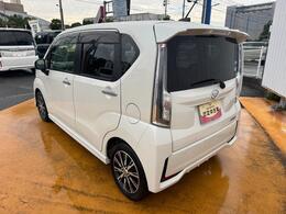 リヤドア・リヤクォーター・バックドアウィンドウにスモークドガラスを採用