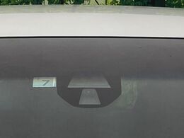 【シティブレーキアクティブシステム】低速走行中に前方の車両等を認識し、衝突しそうな時は警報とブレーキで衝突回避と被害軽減をアシスト。より安全にドライブをお楽しみいただけます。