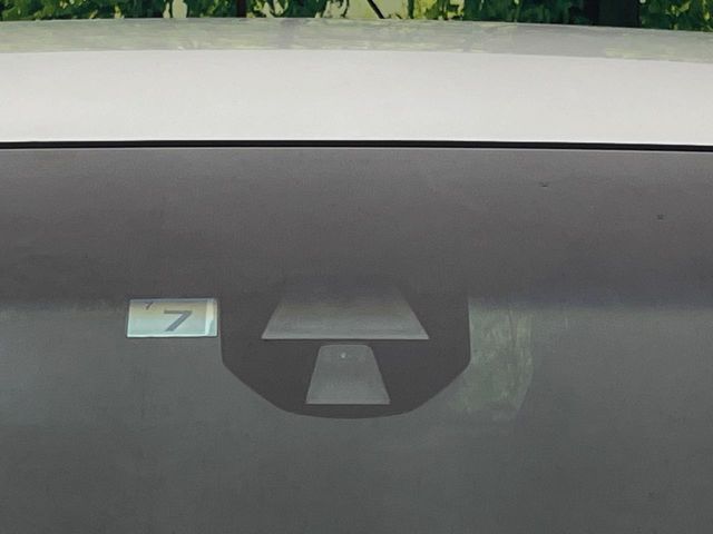 【シティブレーキアクティブシステム】低速走行中に前方の車両等を認識し、衝突しそうな時は警報とブレーキで衝突回避と被害軽減をアシスト。より安全にドライブをお楽しみいただけます。