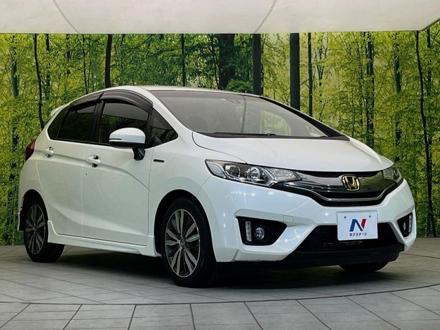 大好評のボディコーティング「弾スプラッシュコート」もご納車までに施工可能。通常のガラスコートと異なる、耐久年数6年の無機質ガラスコーティングが、ボディをキレイな状態に保ってくれます。