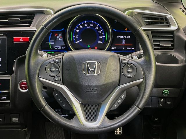 【ステアリングスイッチ】運転中、前方から目線をそらすことなく、オーディオ等の操作が可能な便利機能！安心＆快適なドライブを演出してくれます♪