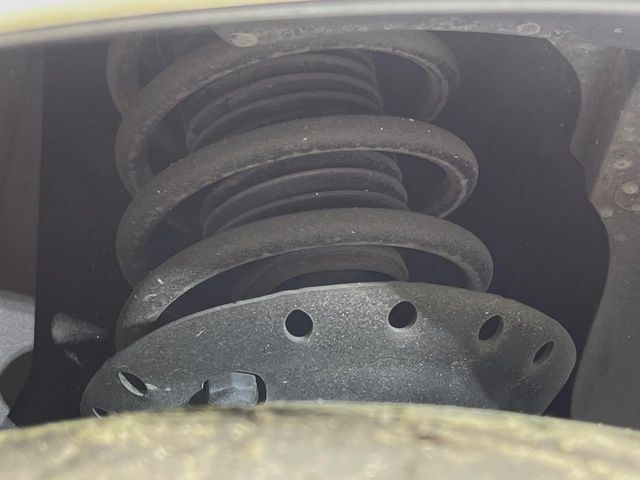 お車を安心してお乗りいただく為には、足回りの定期点検が欠かせません。サービスサポート（有償保証）では無料点検もご提供しており、安心のカーライフをお過ごしいただけるサポート体制が整っています。