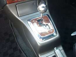 当社の在庫は仕入れにこだわりを持ってます！ミニバンは両側電動スライドドア、7人乗り、後席モニター、セダンではサンルーフ、革シート、ハーフレザーシート、その他でもETC、バックカメラ、ナビなどを各車装備