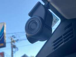 【ドライブレコーダー】映像・音声などの運転中の記録を残します。事故などを起こした起こされた時の証拠になりえますので、もしも時でも安心ですね。