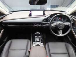 【禁煙車】このキレイさと使用感の無さが、デモUP車の魅力ですよね。ぜひ実際にお座りになって、お確かめください。