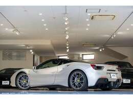 2016y　フェラーリ488GTB　正規ディーラー車　ブラウンレザーシート　ブリリアント可変マフラー　カーボンLEDステアリング　カーボンパドルシフト　フロントリフティング　入庫しました！！