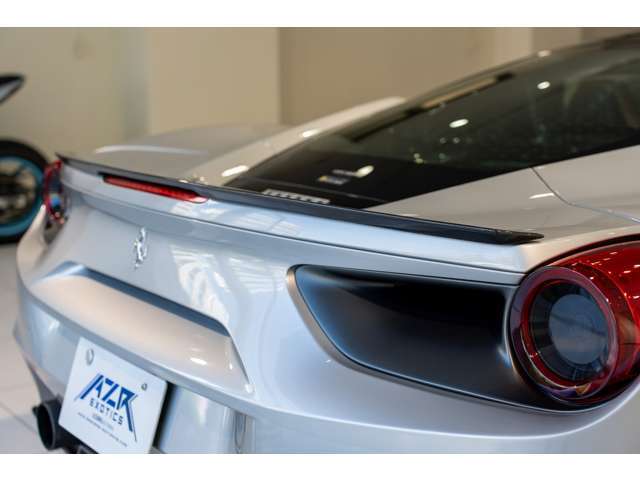 リアAftermarketウィング装着しております。458の後継とされたモデルの488は搭載する3.9リッターV8エンジンの1気筒あたりの排気量を示しております！！