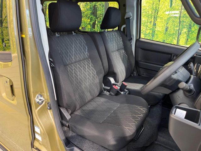 運転席シート廻りは使用感も少なく、良好な状態となっています。丁寧に使われていたことがよくわかりますね。