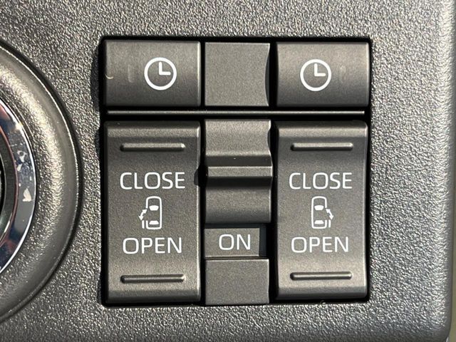 【両側パワースライドドア】スマートキーや運転席のスイッチで後席両側スライドドアの開閉が可能♪電動だから力を入れてドアを開ける必要が無く、小さなお子様でも簡単に開け閉めでき快適です♪