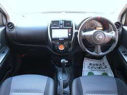 スッキリとしたマーチらしいデザインのダッシュ回り！フロントビューの視認性もよく運転しやすいと思います★