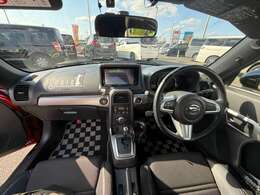 当社で整備の車両には4ヶ月の消耗品も含む無料保証と最長5年走行無制限の延長保証をオプションでご用意☆遠方のお客様はお近くのディーラーにて保証修理をお受けできます♪