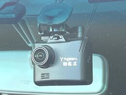 【ドライブレコーダー】安心・安全なカーライフに必須のドライブレコーダーを装備！走行中はもちろん、あおり運転や事故に遭遇した際の状況も映像で記録し、万一のリスクに備えます。