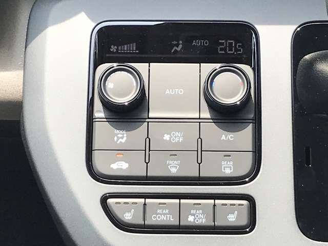オートエアコンで空調操作が簡単！！窓ガラスが曇ってきても自動で消してくれます♪