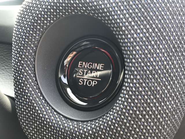 プッシュボタンスタートで鍵を刺さなくても持ってるだけでエンジンも楽々かけれちゃう！！