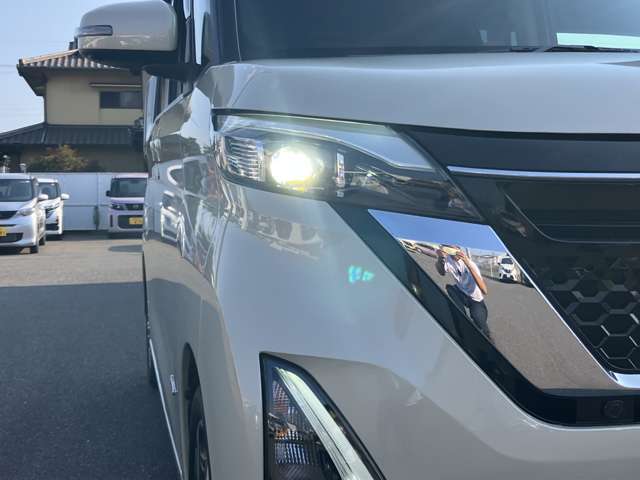 【 LEDヘッドライト 】　青色発光ダイオードを発明した日本人がノーベル賞を受賞し、LEDライトが開発されました。明るく長寿命のライトです。体感して下さい。明るいライトです！
